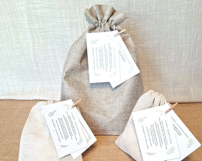 Pochons en tissu naturel avec cartes imprimées – emballage artisanal Clairimagine